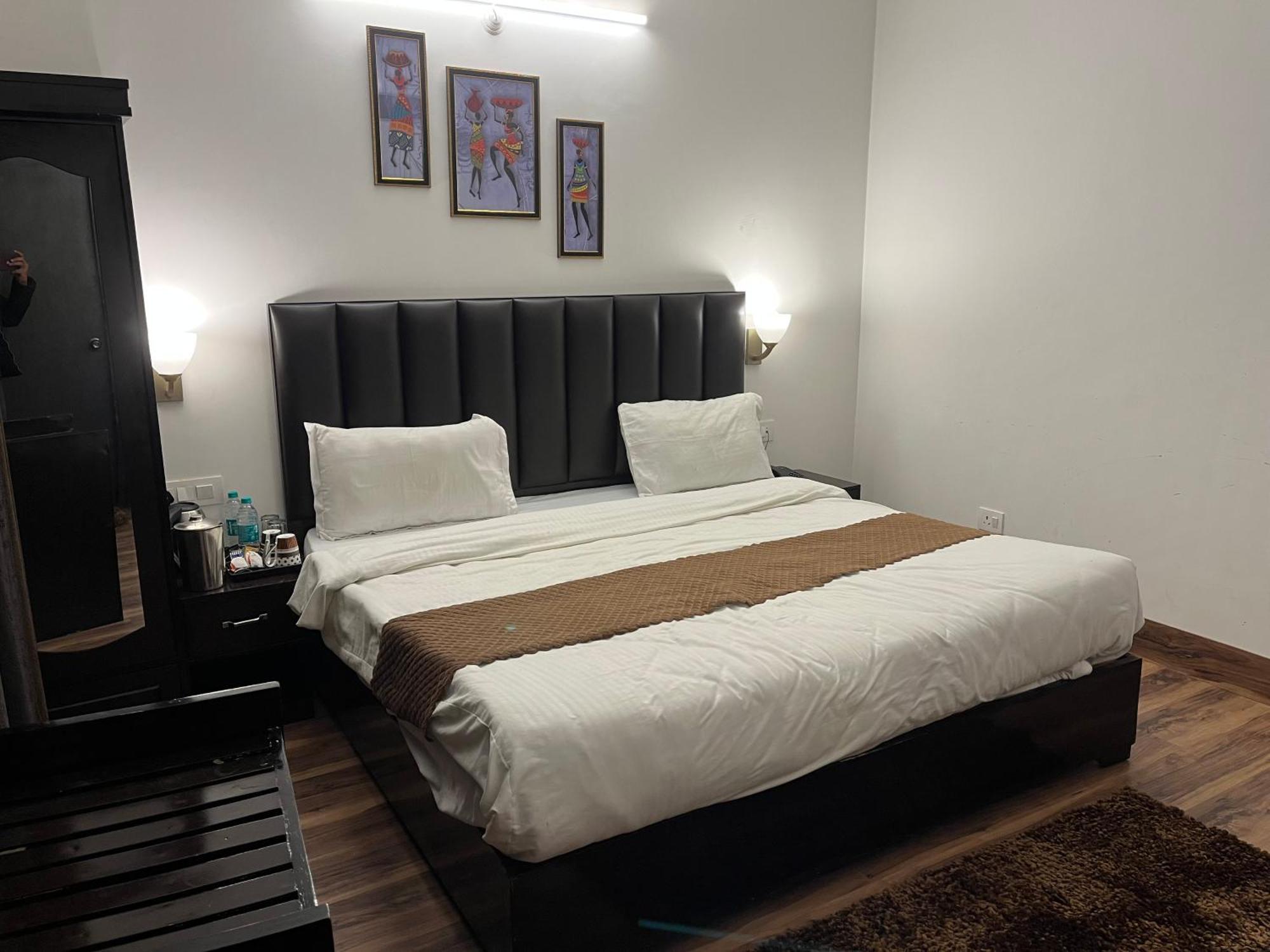 Cedar Woods Resort By Heyan Hotels Nainital Exterior photo